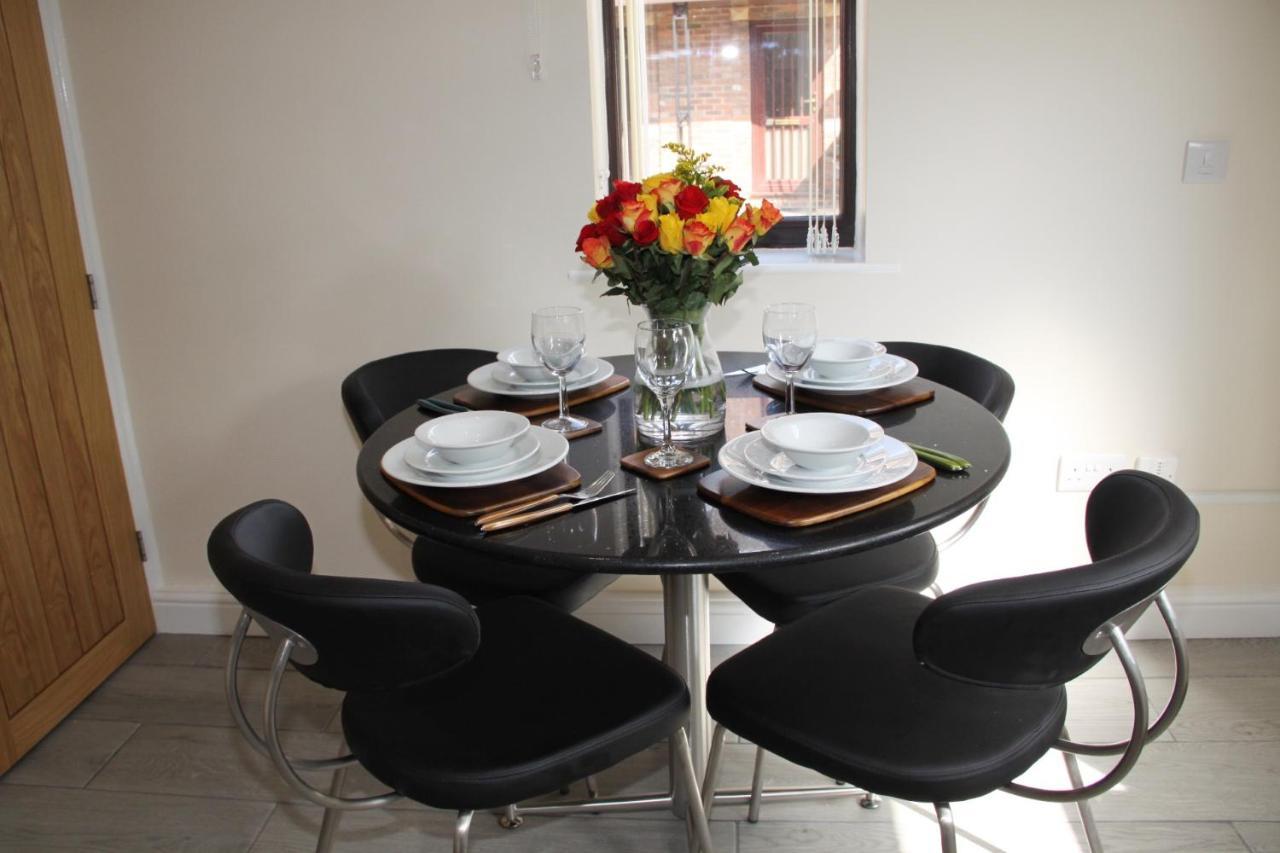 City Centre Town House With Riverside Views And Free Parking 1Bak York Zewnętrze zdjęcie